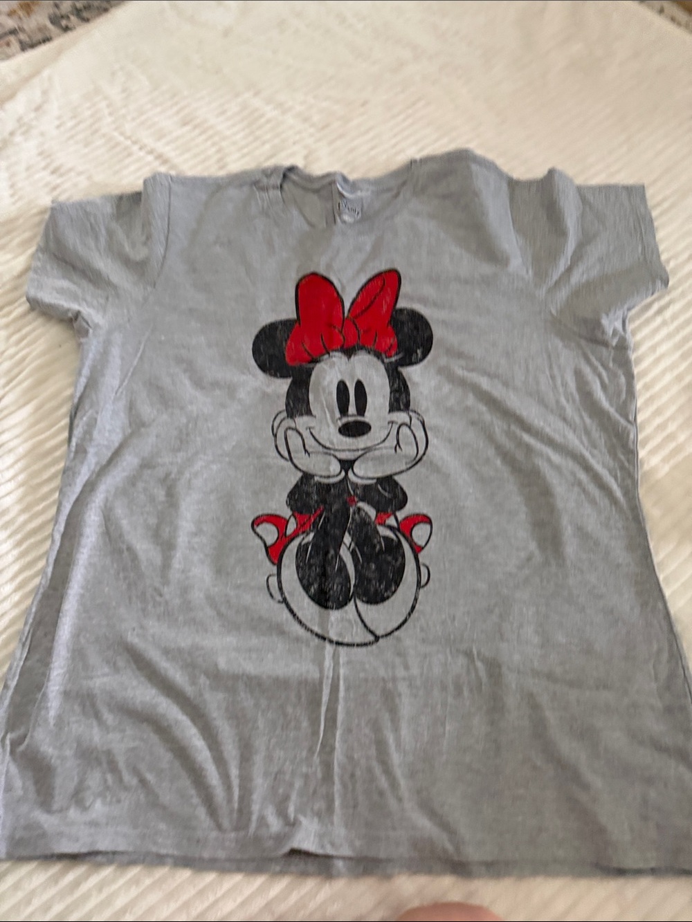 Girls' Minnie Mouse Graphic Tee - Gray with Red Bow